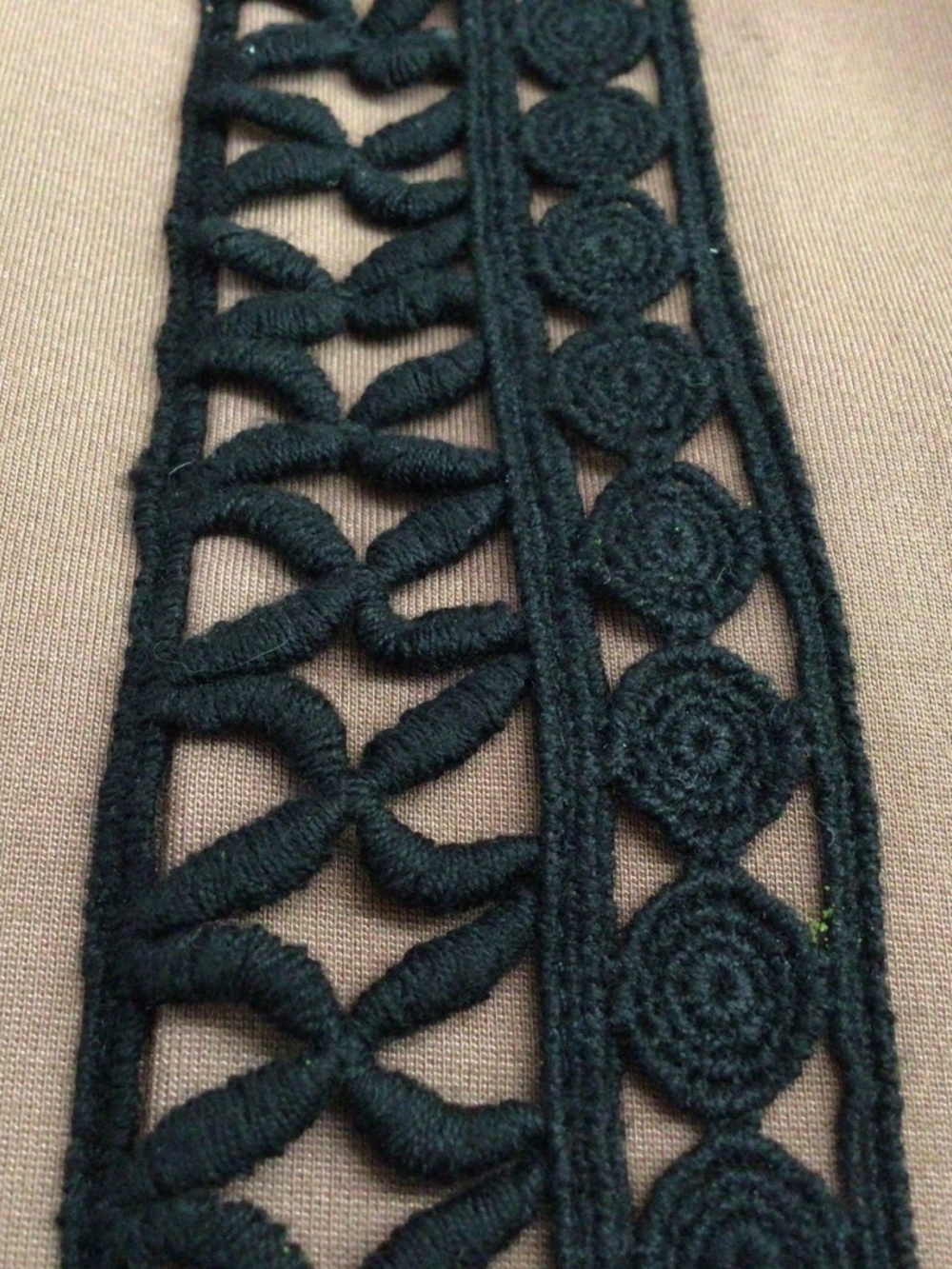 Free People  shoulder less dress with black trim. Size 2  great shape - Picture 7 of 7
